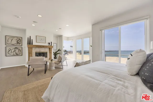 $4,795,000 | 7019 East Seaside Walk, Long Beach, CA 90803