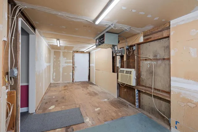 a view of walk in closet