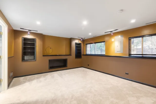 $245,000 | 2043 Orchard Lane, Unit 2043, Carpentersville, IL 60110