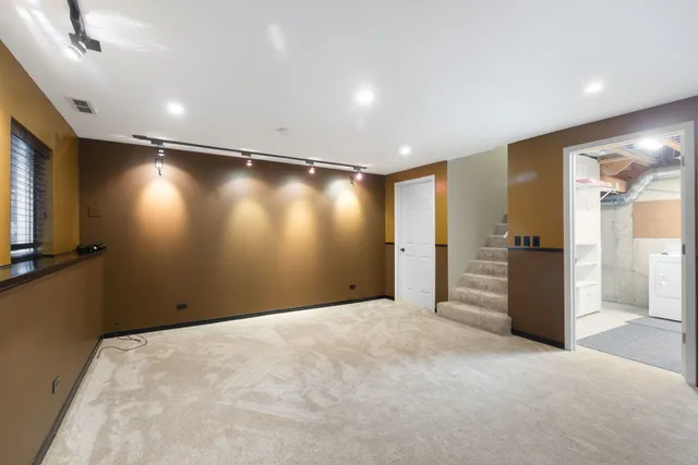 $245,000 | 2043 Orchard Lane, Unit 2043, Carpentersville, IL 60110