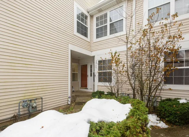 $245,000 | 2043 Orchard Lane, Unit 2043, Carpentersville, IL 60110