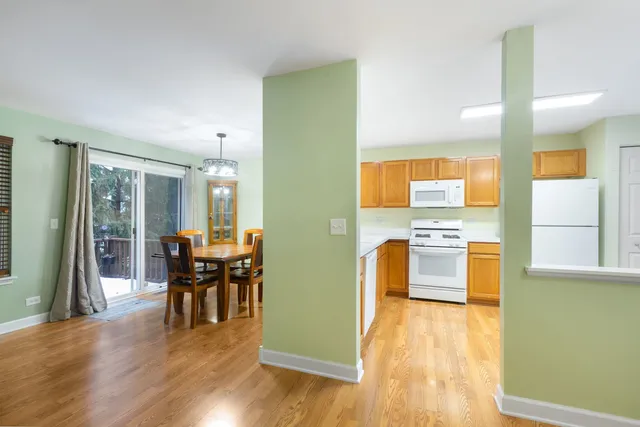 $245,000 | 2043 Orchard Lane, Unit 2043, Carpentersville, IL 60110