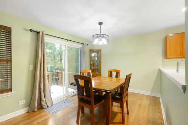 $245,000 | 2043 Orchard Lane, Unit 2043, Carpentersville, IL 60110