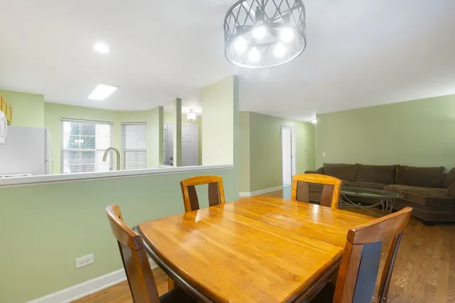 $245,000 | 2043 Orchard Lane, Unit 2043, Carpentersville, IL 60110