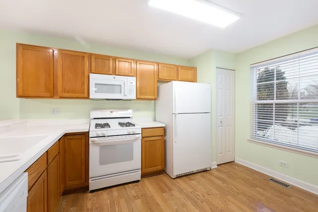 $245,000 | 2043 Orchard Lane, Unit 2043, Carpentersville, IL 60110