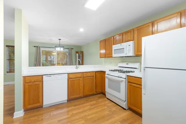 $245,000 | 2043 Orchard Lane, Unit 2043, Carpentersville, IL 60110