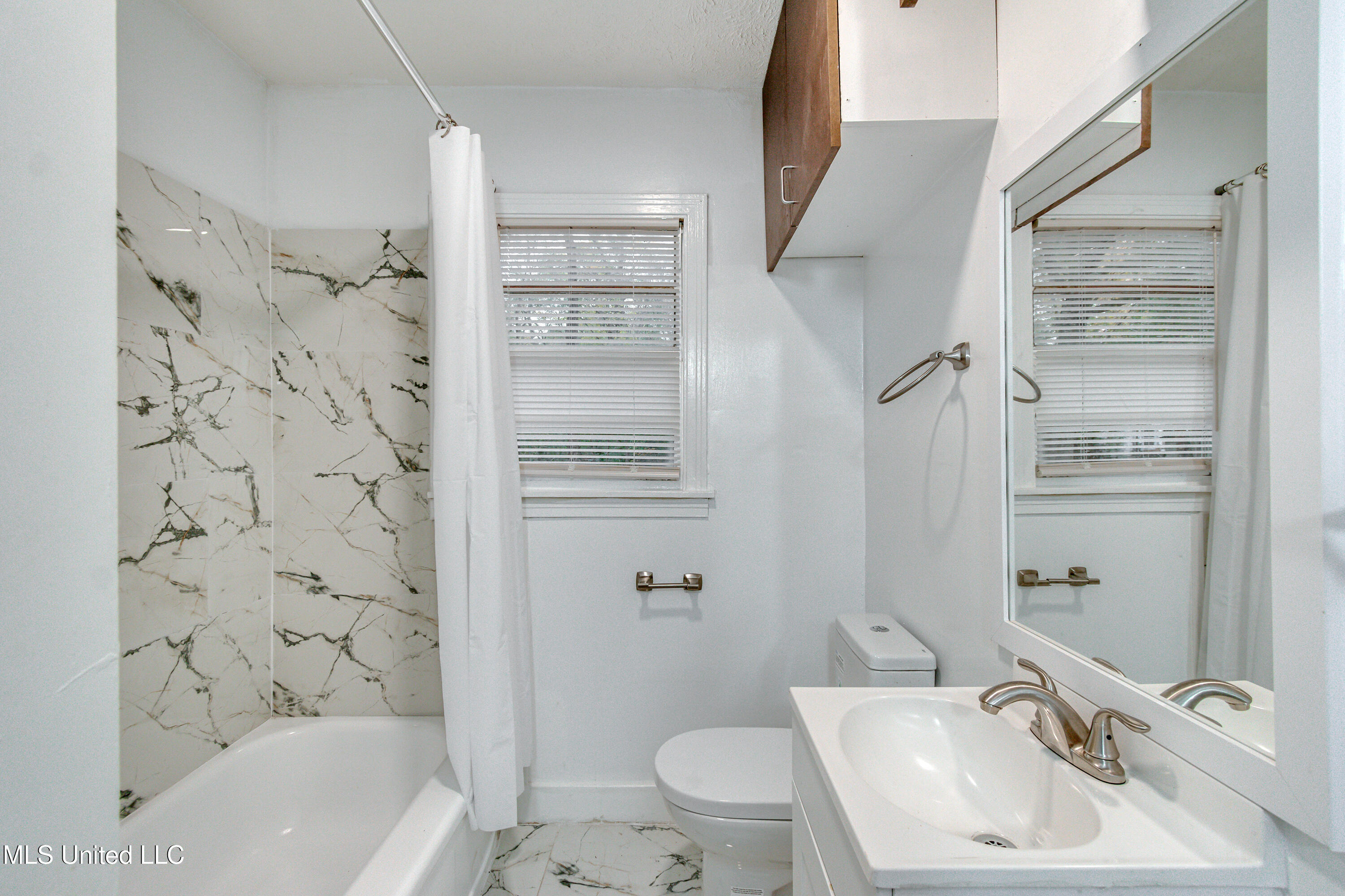 1184 West McDowell Road Jackson, MS 39204 - Photo 8 of 11 1184 McDowell Road Bathroom