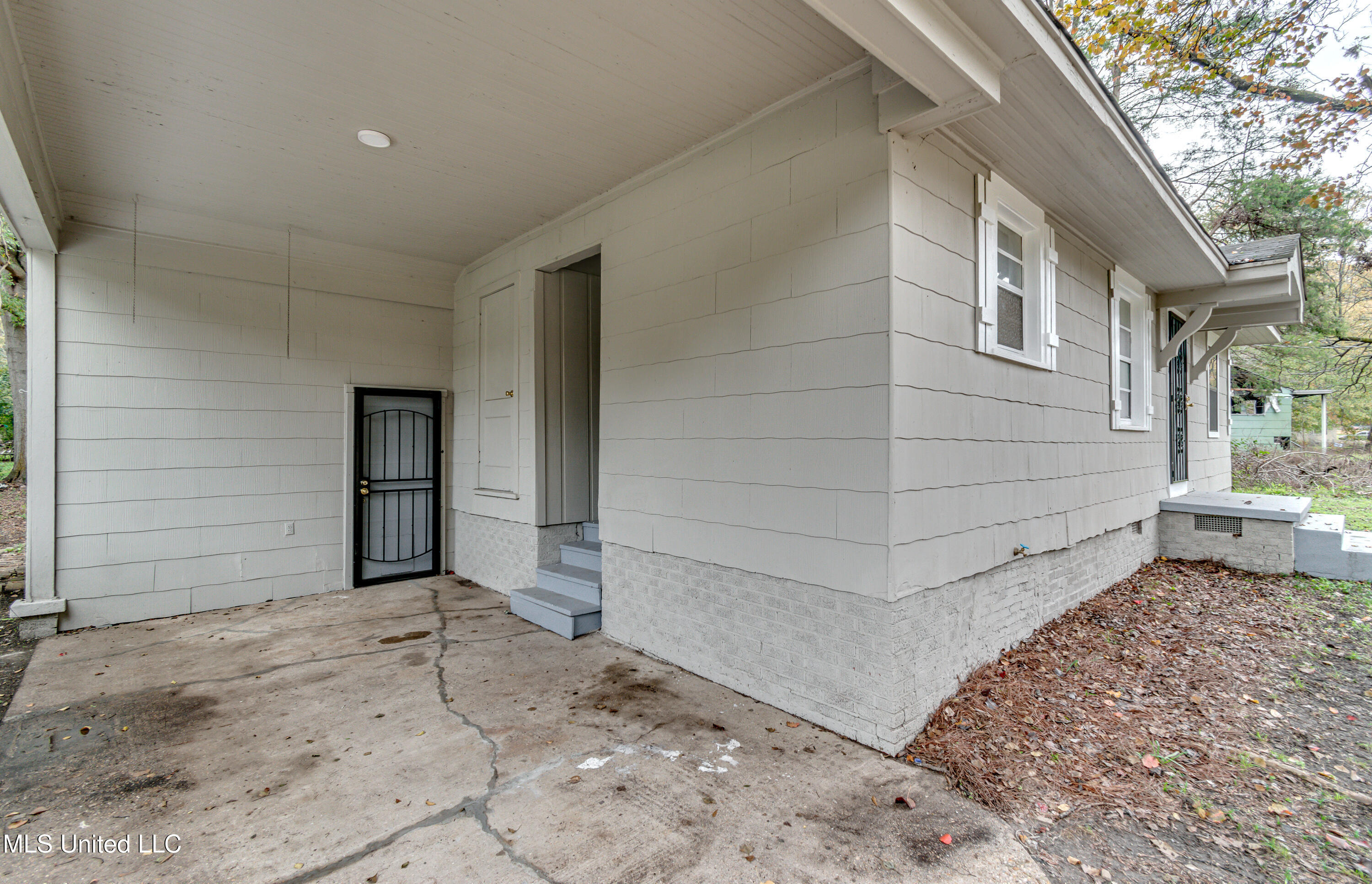 1184 West McDowell Road Jackson, MS 39204 - Photo 9 of 11 McDowell Road Carport