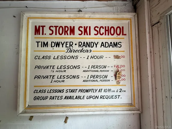 a sign on the wall of a room