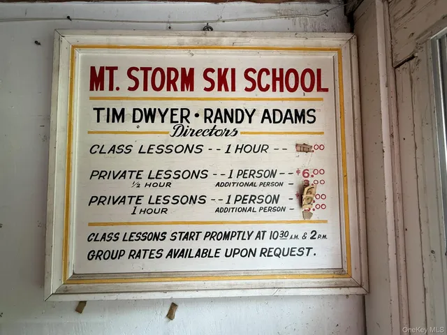 a sign on the wall of a room