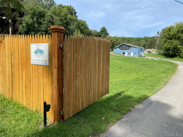 a view of a grassy area