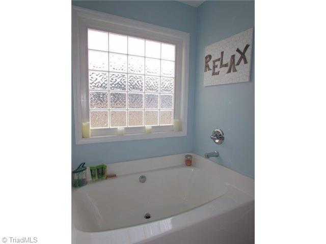 4087 Mill Creek Ridge Road Asheboro, NC 27205 - Photo 10 of 16 Master Bath/Spa. Garden Tub