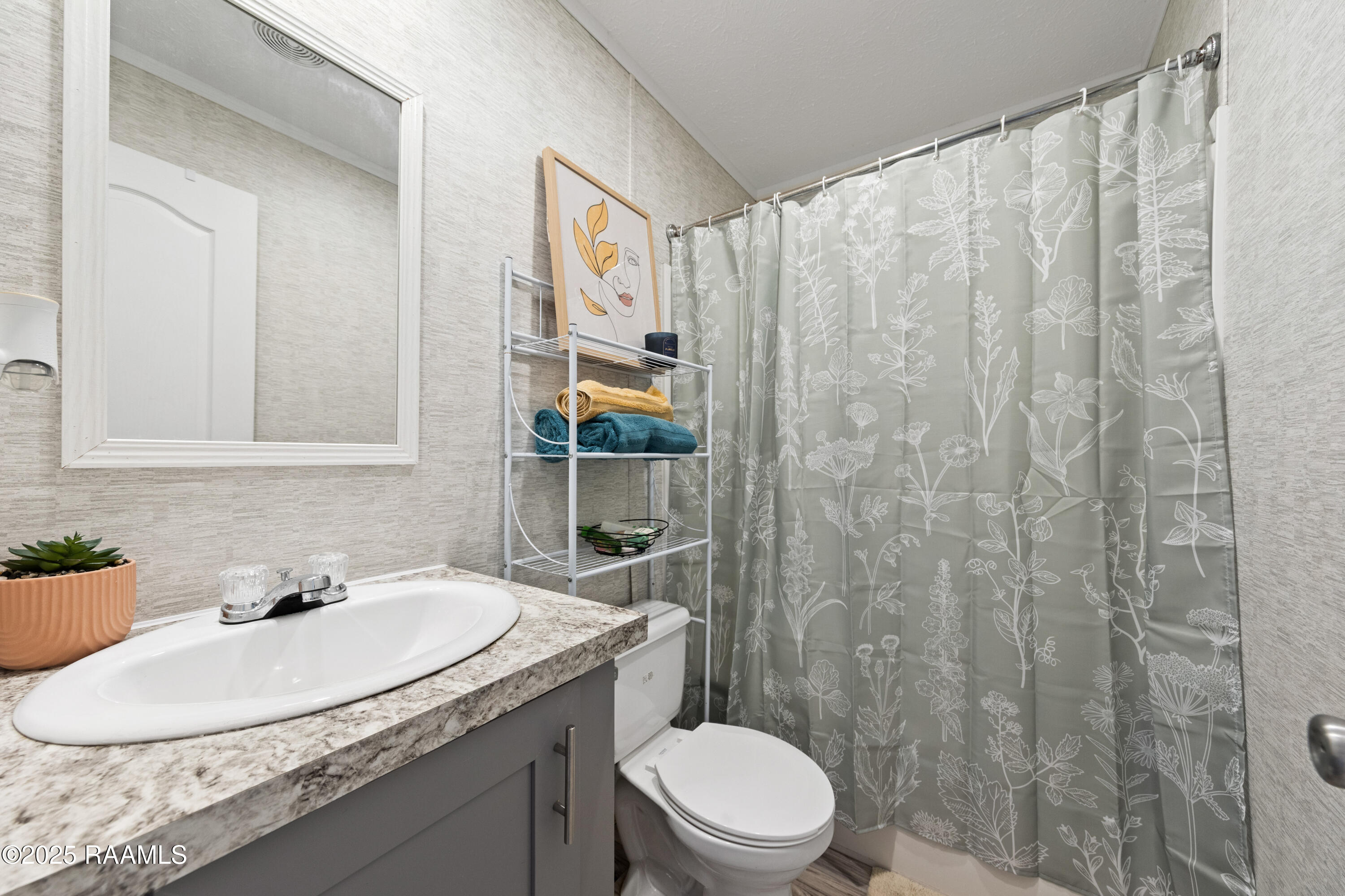 403 North Foote Avenue Kaplan, LA 70548 - Photo 20 of 27 Bathroom 2