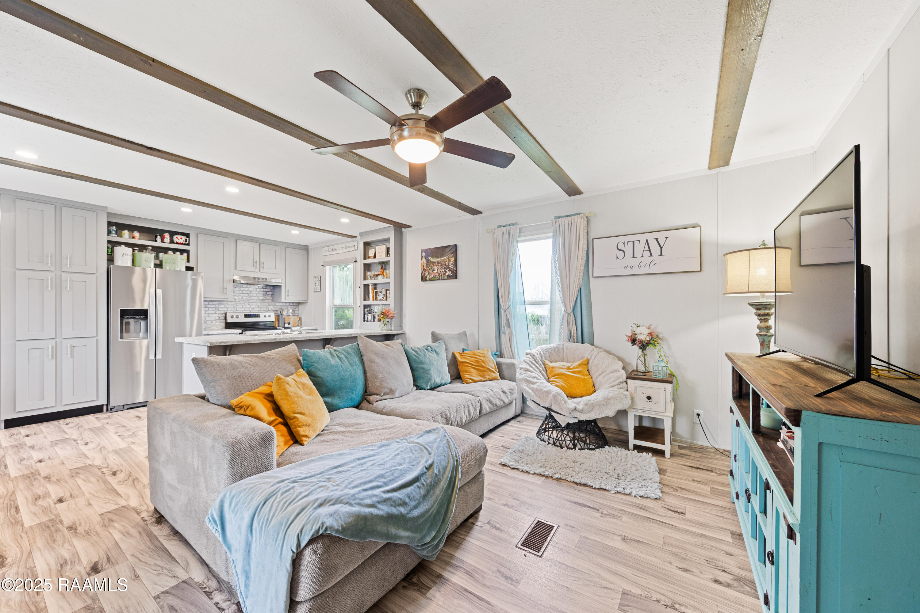 403 North Foote Avenue Kaplan, LA 70548 - Photo 5 of 27 Living Room
