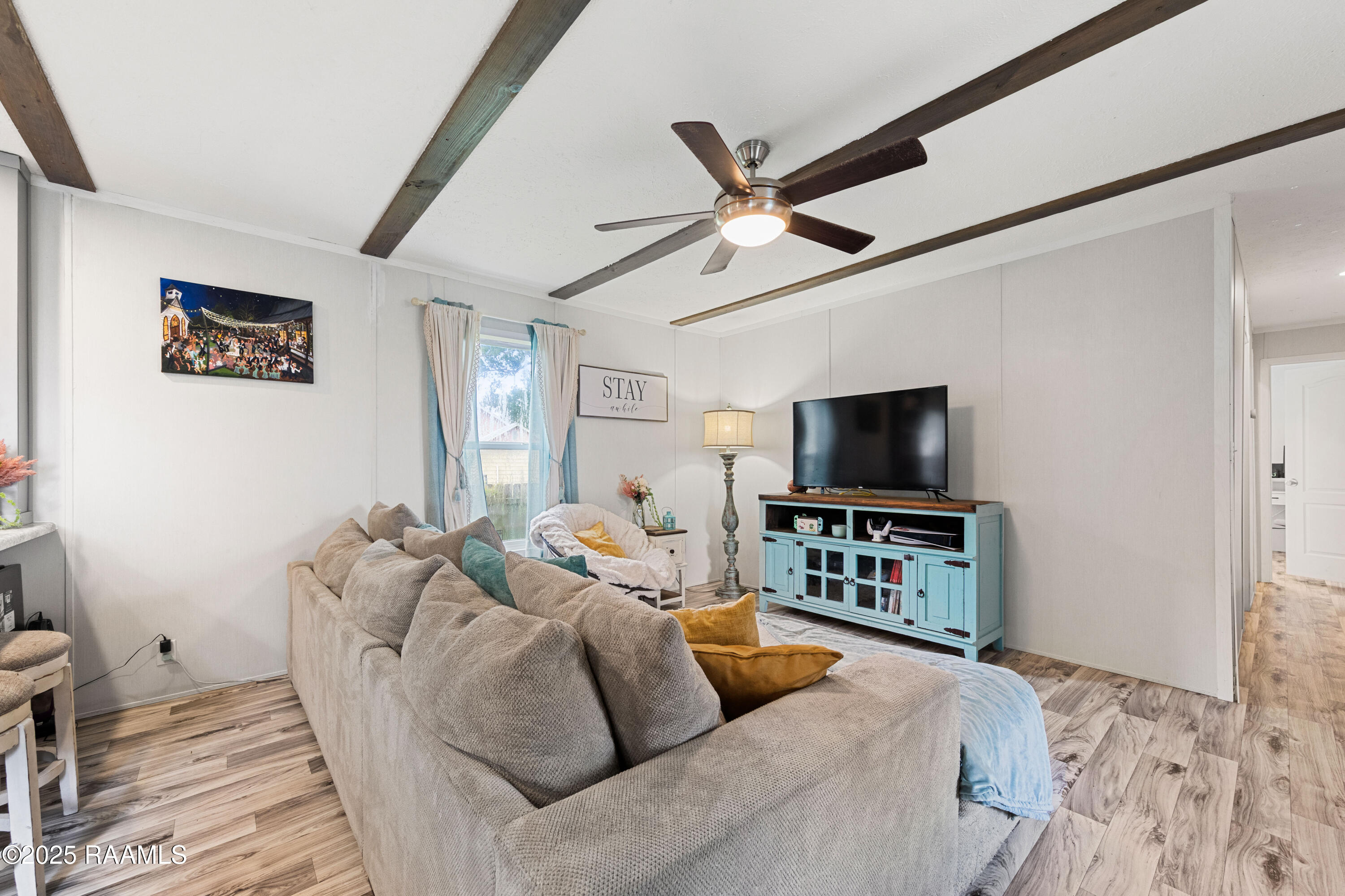 403 North Foote Avenue Kaplan, LA 70548 - Photo 6 of 27 Living Room