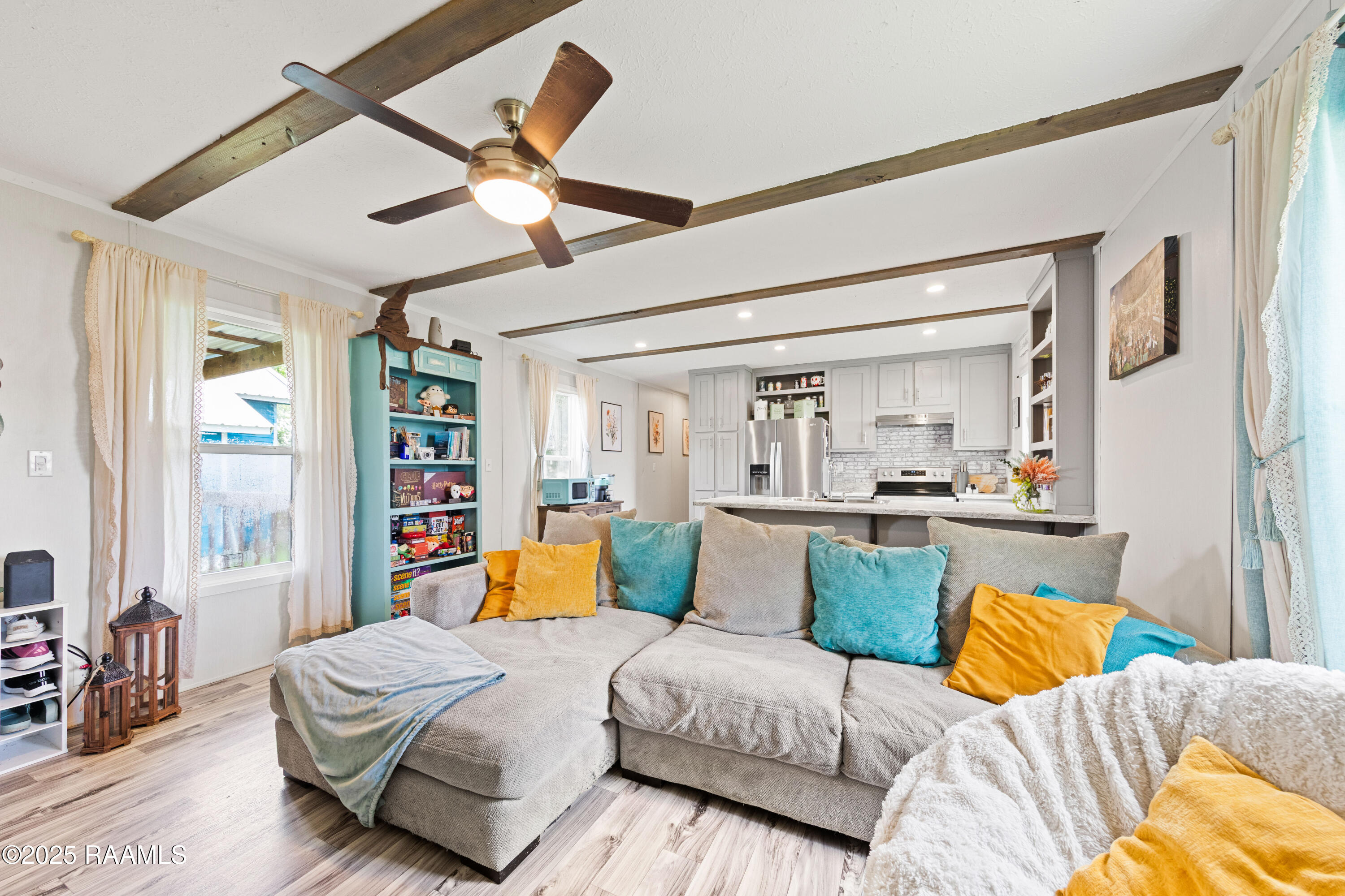 403 North Foote Avenue Kaplan, LA 70548 - Photo 7 of 27 Living Room