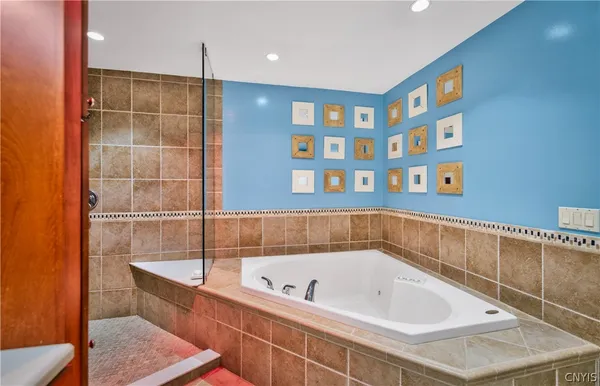 $459,900 | 2636 Glenwood Road, Utica, NY 13501