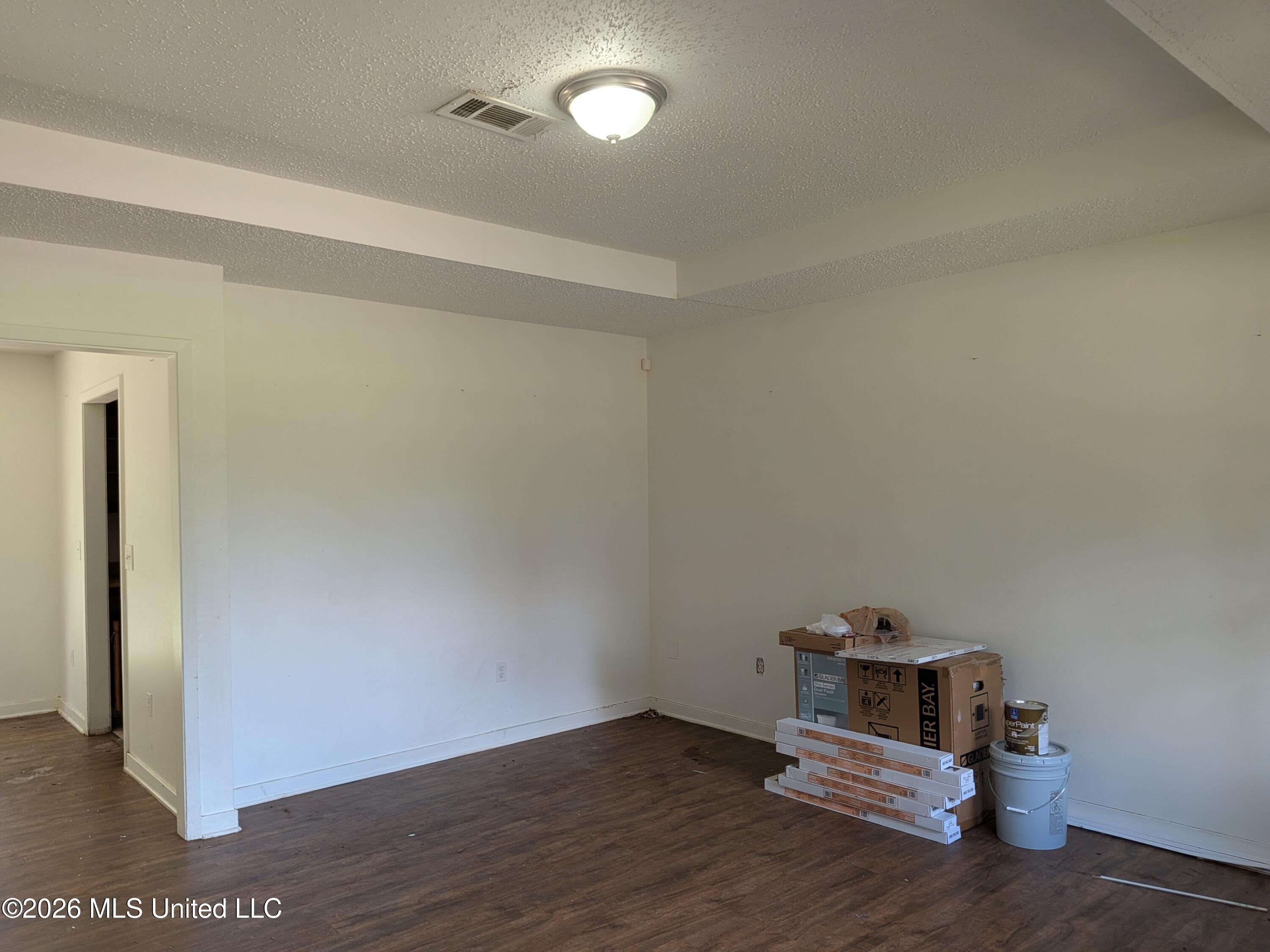 5365 Wynndyke Circle Jackson, MS 39209 - Photo 4 of 23 walkthrough-photo-2