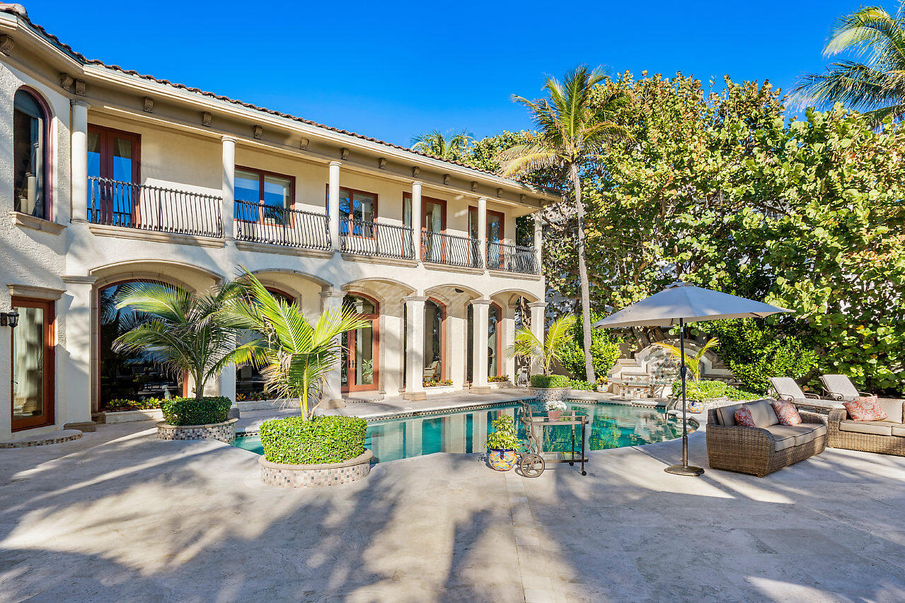 719 North Ocean Boulevard Delray Beach, FL 33483 - Photo 20 of 56 a view of a building with sitting area