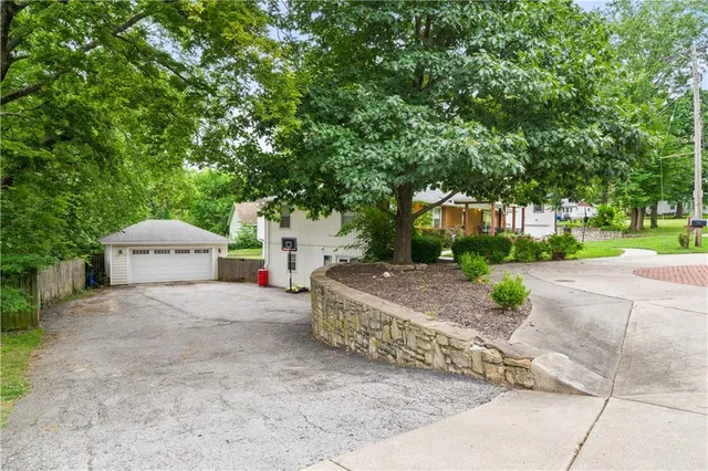 $600,000 | 7623 West 52nd Street, Mission, KS 66202