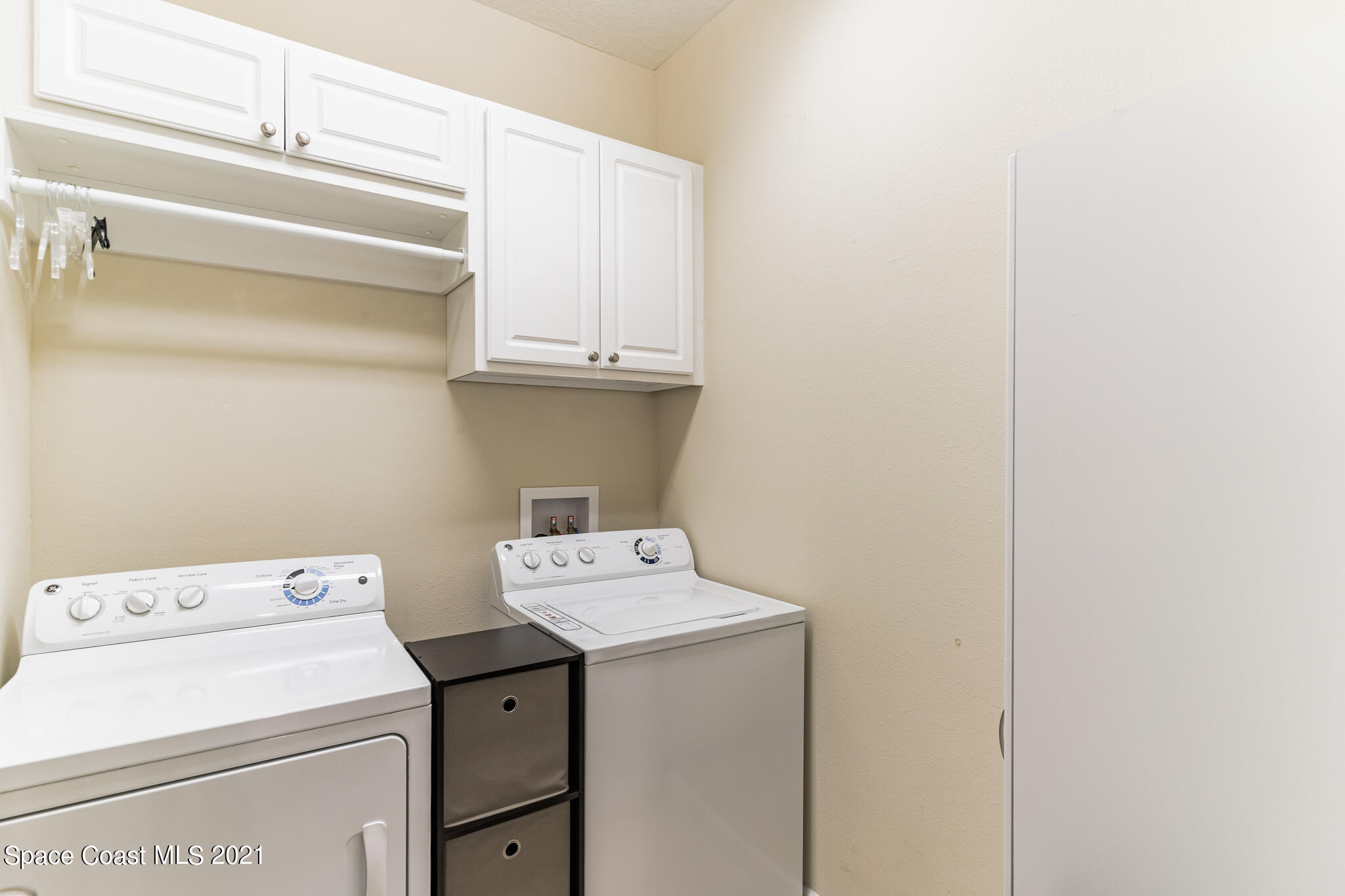 3242 Balboa Place Melbourne, FL 32940 - Photo 25 of 34 a utility room with dryer and washer