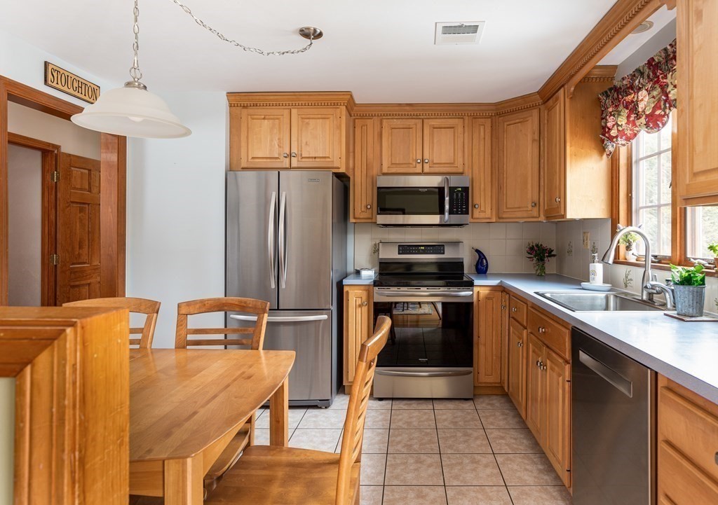 129 Chapman Road Stoughton, MA 02072 - Photo 13 of 32 Gallery Image 13