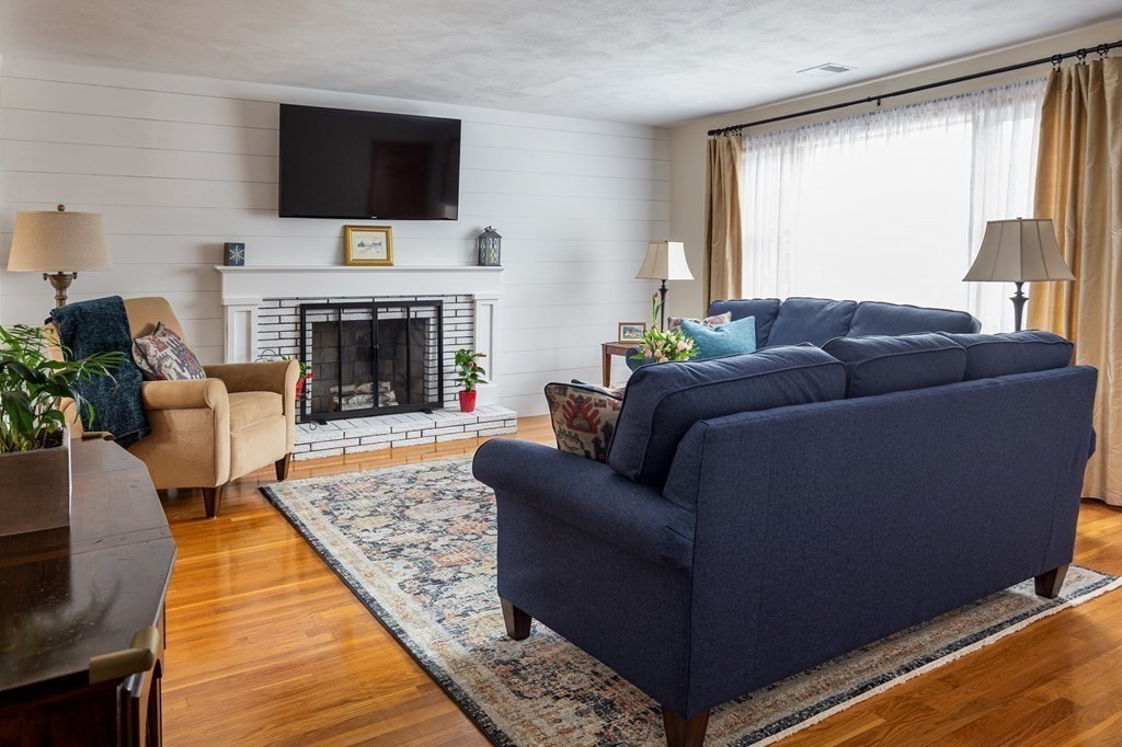 129 Chapman Road Stoughton, MA 02072 - Photo 8 of 32 Gallery Image 8