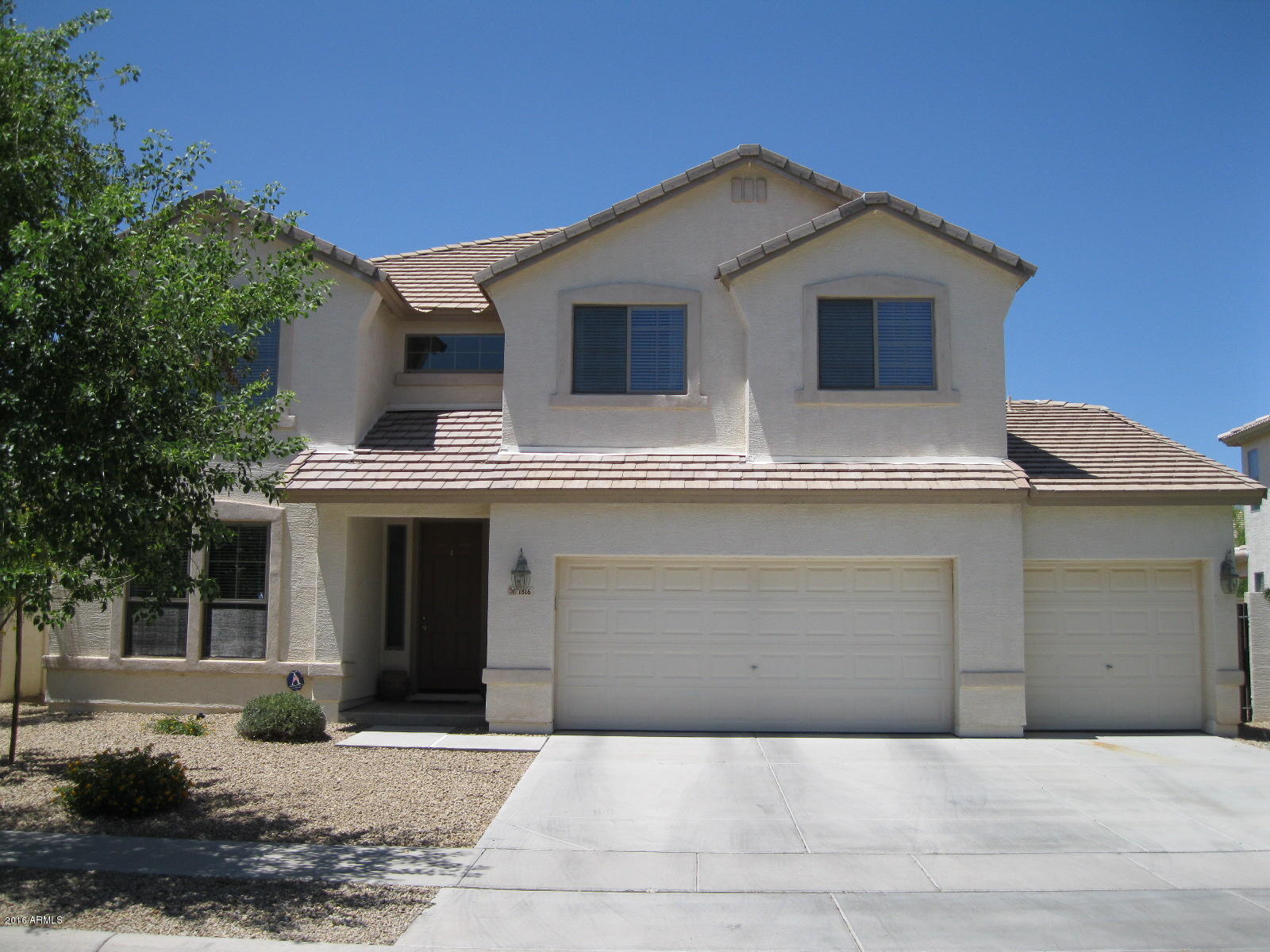 1816 East Beverly Road Phoenix, AZ 85042 - Photo 2 of 20 Front of Home 2