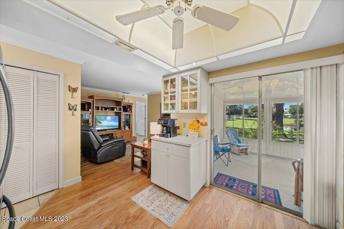 1810 West Shores Road Melbourne, FL 32935 - Photo 11 of 25 kitchen
