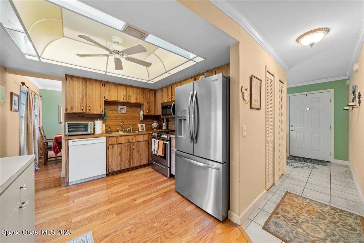 1810 West Shores Road Melbourne, FL 32935 - Photo 8 of 25 kitchen