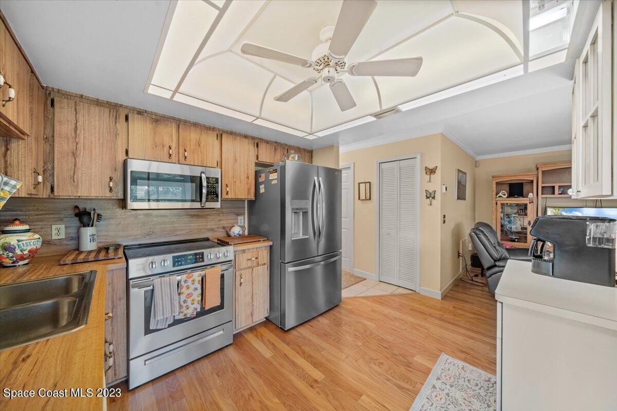 1810 West Shores Road Melbourne, FL 32935 - Photo 10 of 25 kitchen
