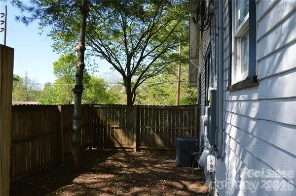 $900 | 615 Charlotte Avenue, Statesville, NC 28677