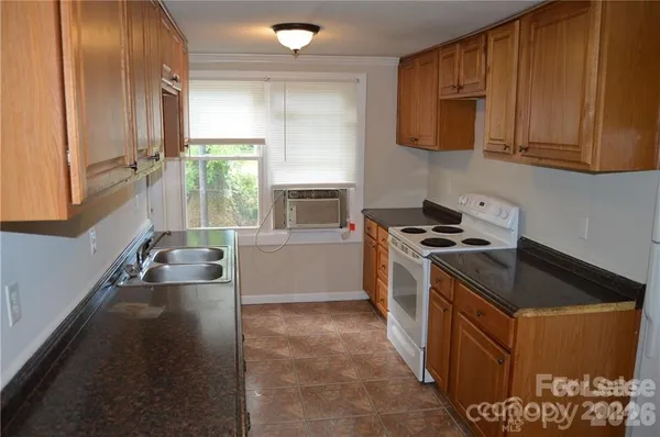$900 | 615 Charlotte Avenue, Statesville, NC 28677