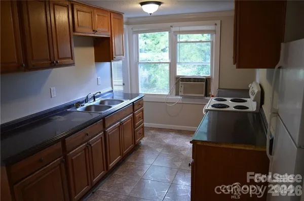 $900 | 615 Charlotte Avenue, Statesville, NC 28677