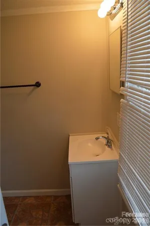$900 | 615 Charlotte Avenue, Statesville, NC 28677