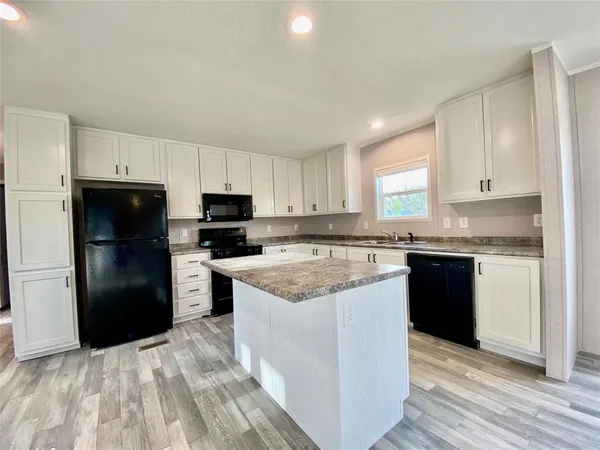 $1,600 | 903 Southwest 24th Street, Mineral Wells, TX 76067