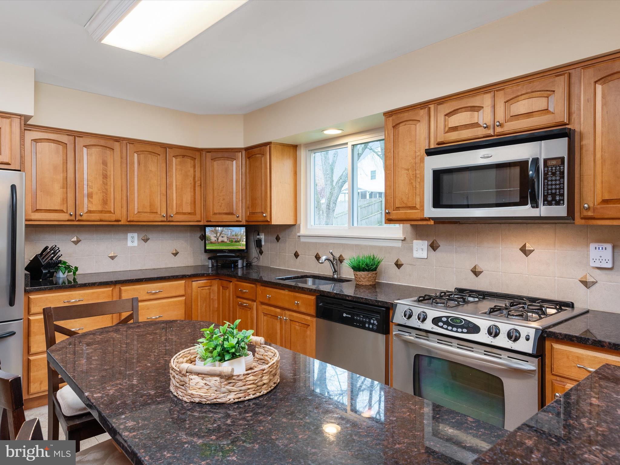 11804 Montague Drive Laurel, MD 20708 - Photo 13 of 44 Stainless Appliances