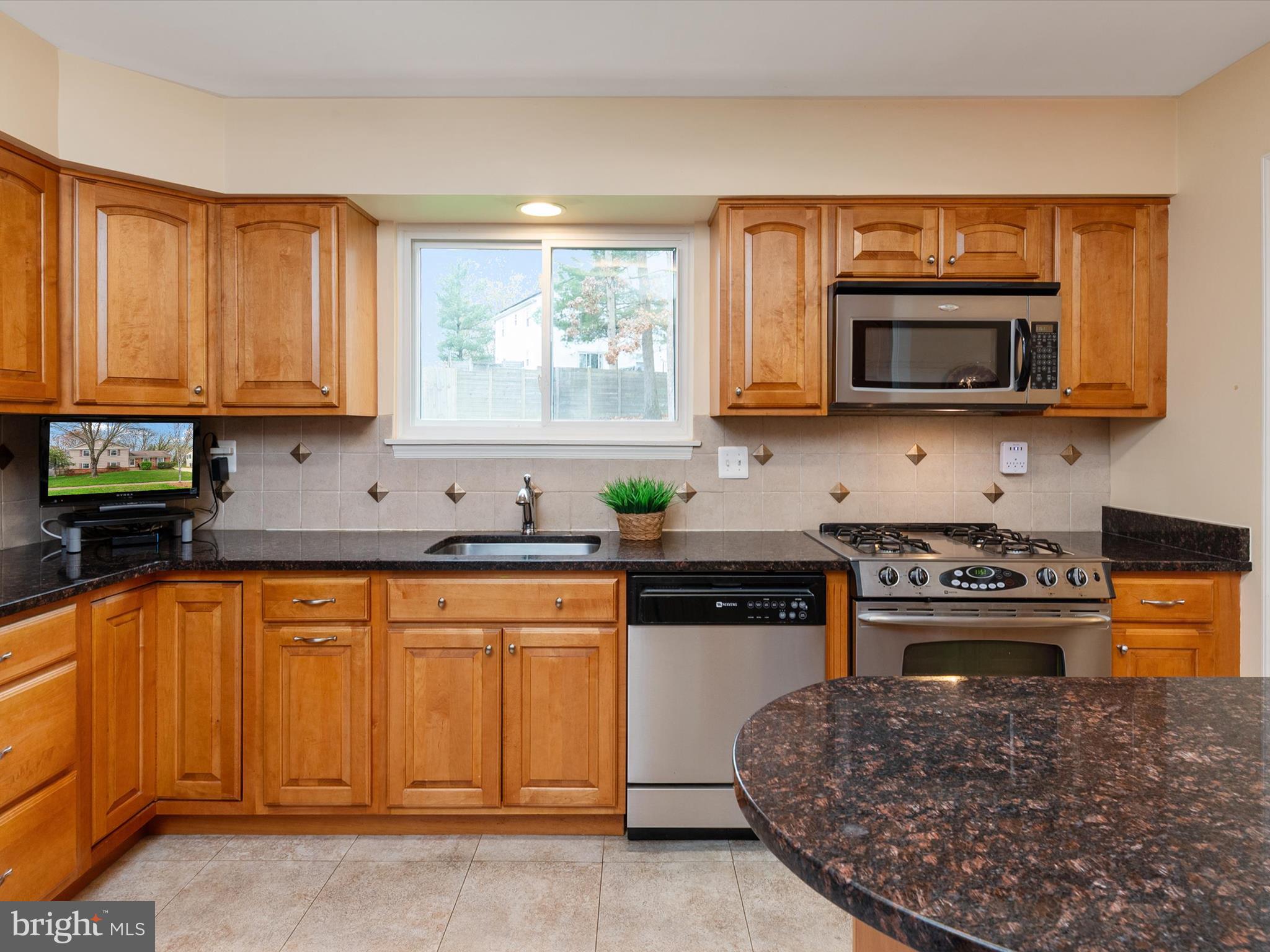 11804 Montague Drive Laurel, MD 20708 - Photo 16 of 44 Stainless Steel Appliances