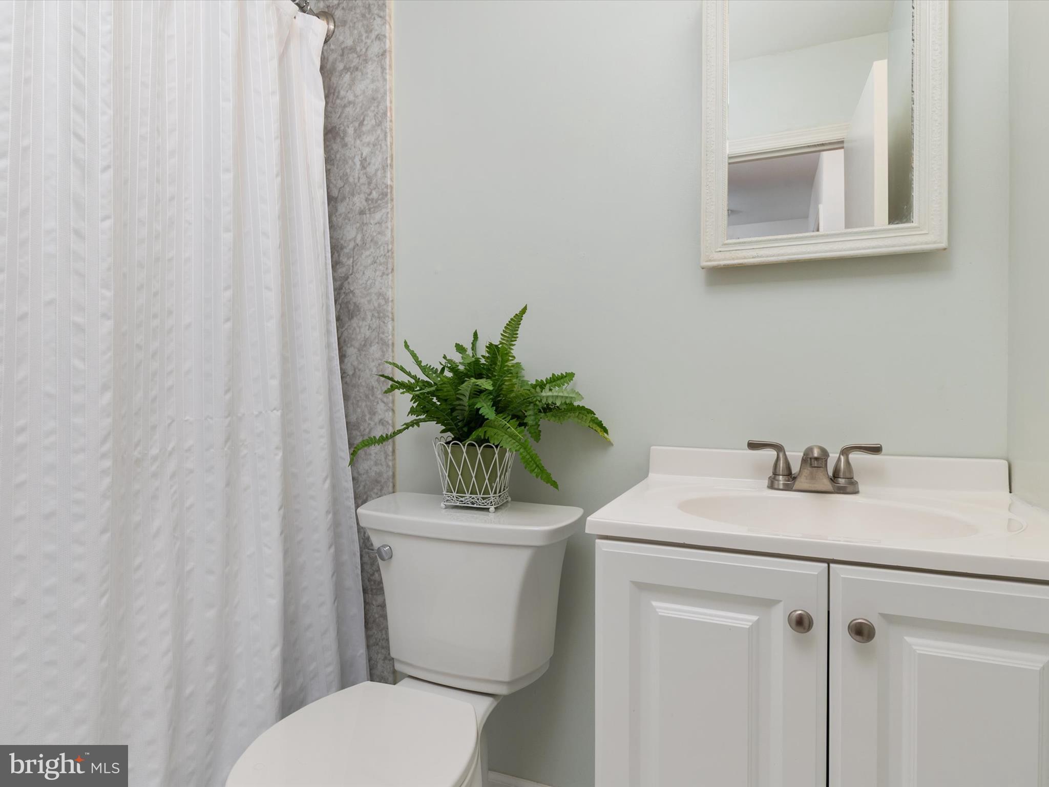 11804 Montague Drive Laurel, MD 20708 - Photo 21 of 44 Upper Floor Main Bath