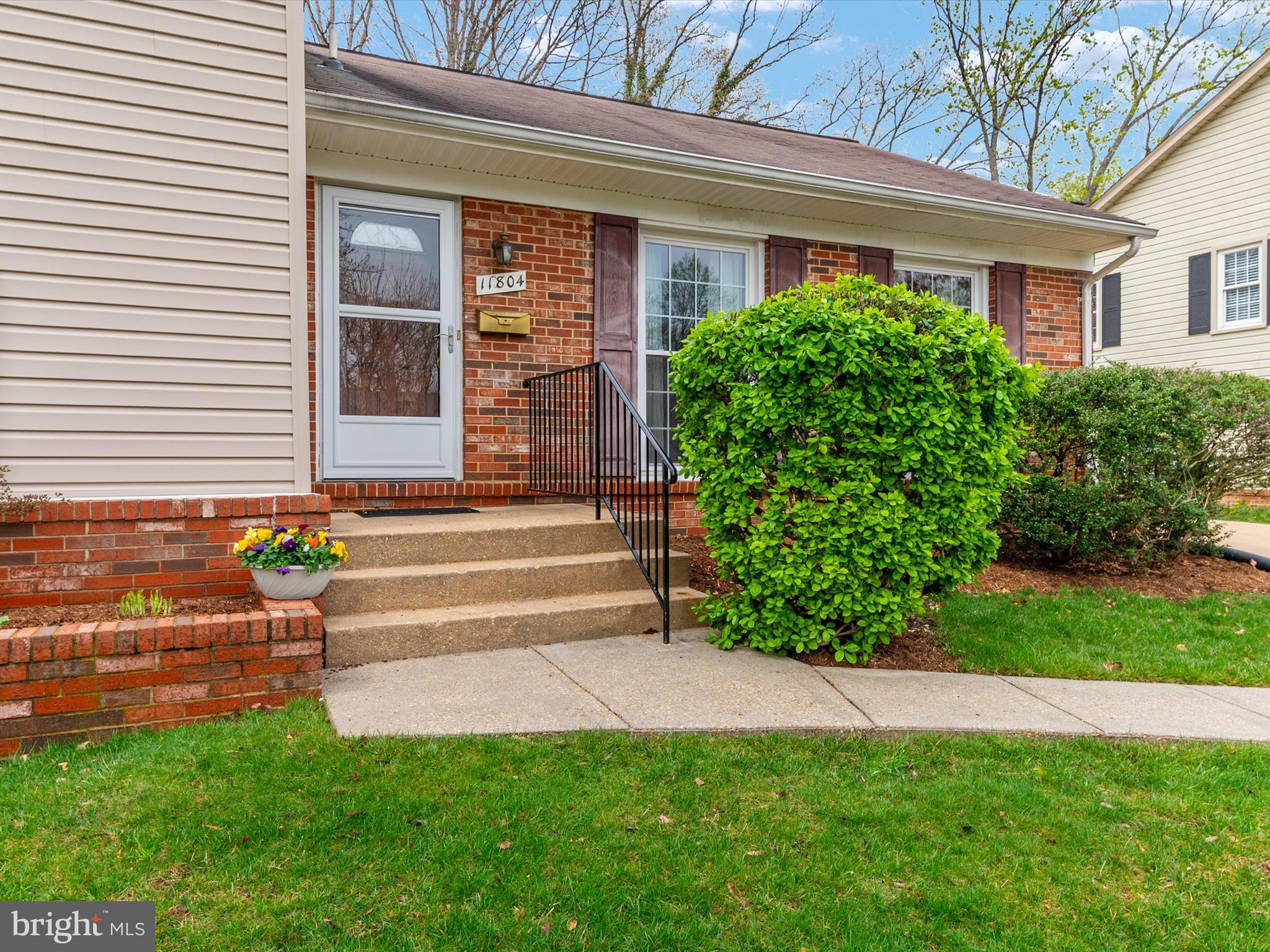 11804 Montague Drive Laurel, MD 20708 - Photo 4 of 44 Welcoming Entrance