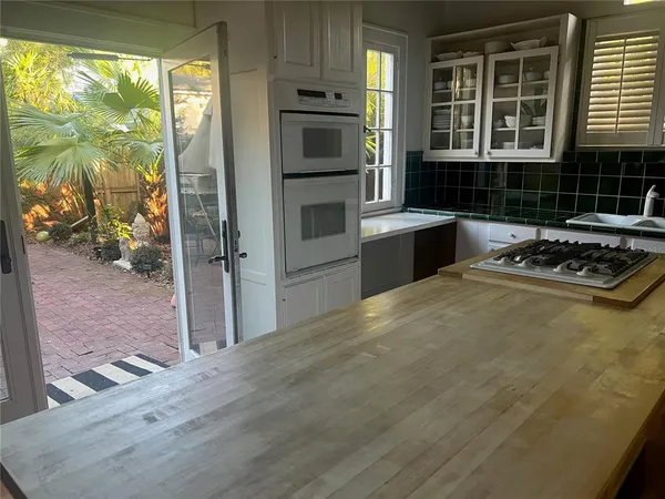 $2,200,000 | 318 Vitoria Avenue, Winter Park, FL 32789