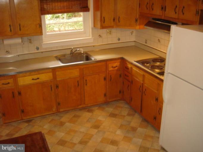 10108 Portland Road Silver Spring, MD 20901 - Photo 27 of 29 Kitchen