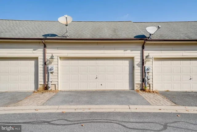 $2,950 | 3874 Carriage Hill Drive, Frederick, MD 21704