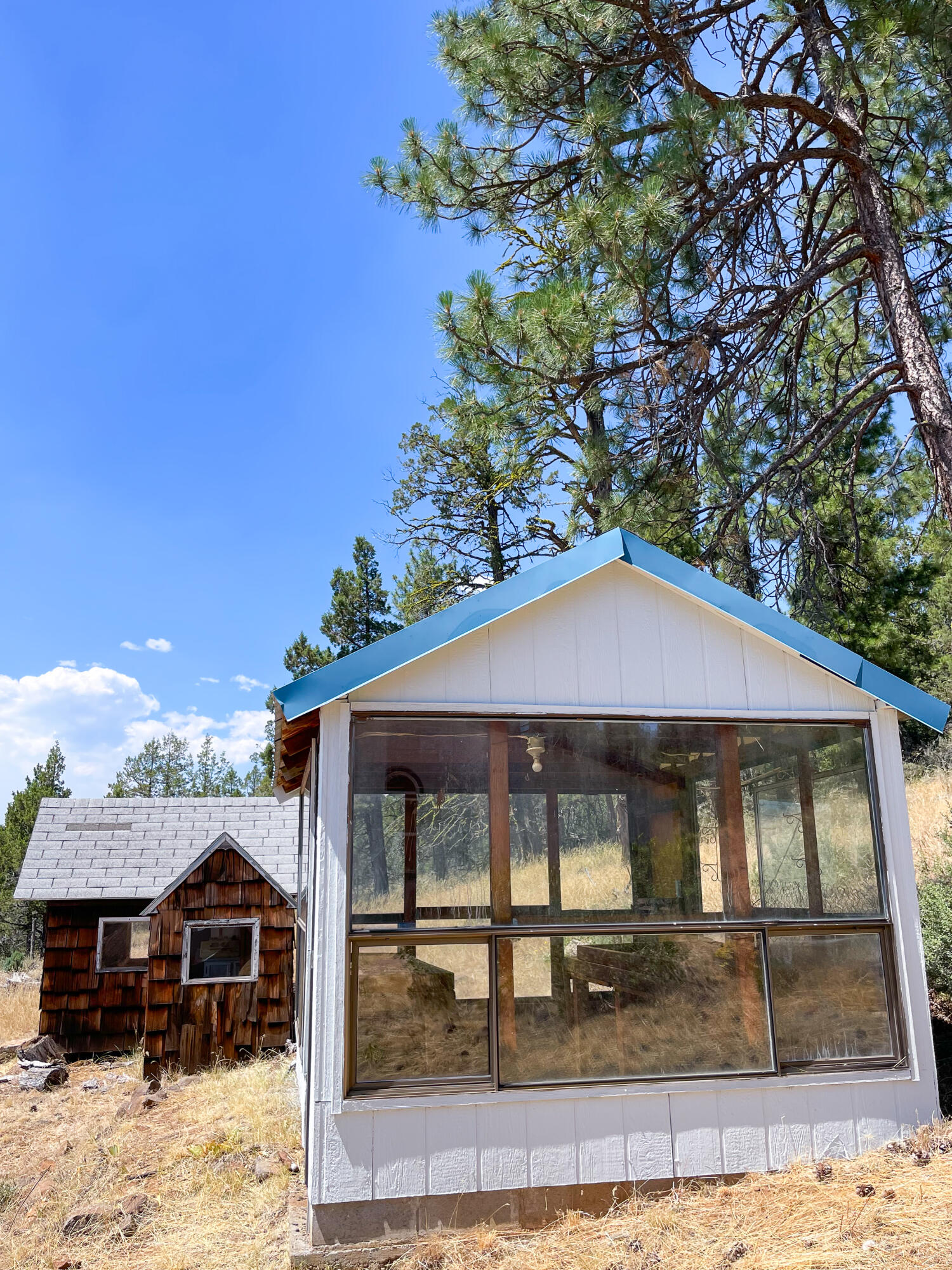 1400 Round Lake Road Klamath Falls, OR 97601 - Photo 8 of 49 Greenhouse and playhouse