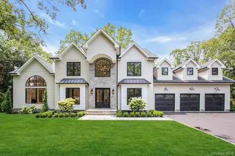 $2,999,000 | 115 Weeks Drive, Dix Hills, NY 11746