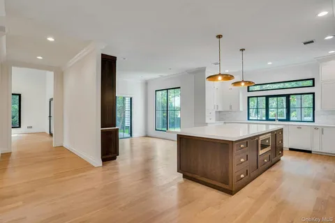 $2,999,000 | 115 Weeks Drive, Dix Hills, NY 11746