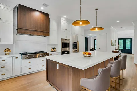 $2,999,000 | 115 Weeks Drive, Dix Hills, NY 11746