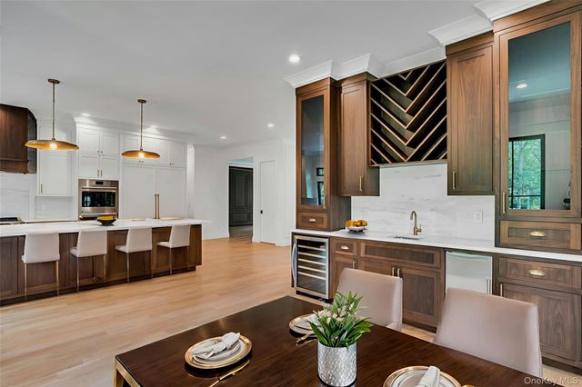 $2,999,000 | 115 Weeks Drive, Dix Hills, NY 11746