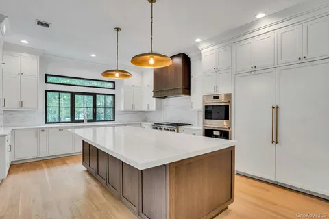 $2,999,000 | 115 Weeks Drive, Dix Hills, NY 11746