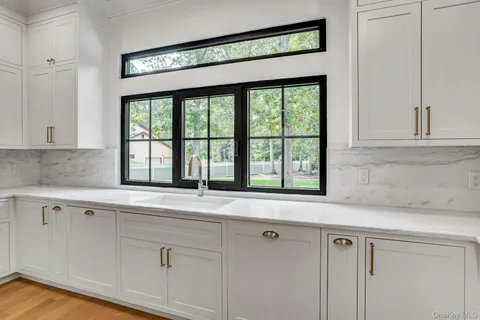 $2,999,000 | 115 Weeks Drive, Dix Hills, NY 11746